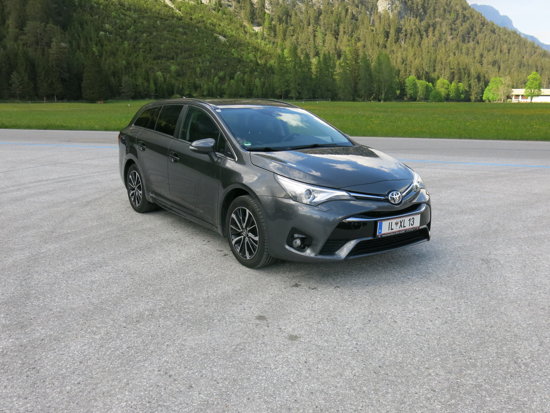 Toyota Avensis als Ausflugstaxi von Wetterstein-Reisen