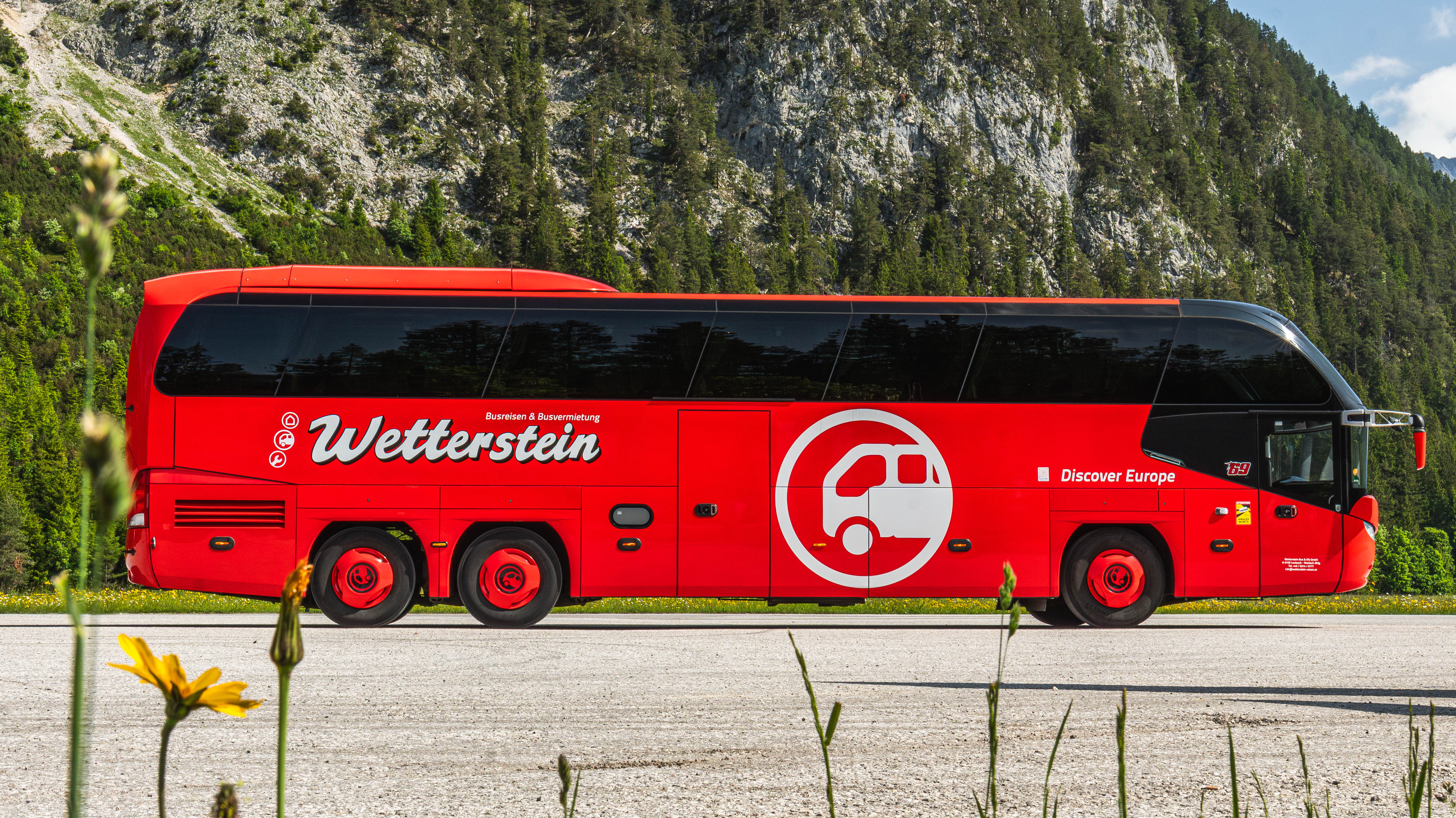 Roter Wetterstein-Bus aus dem Fuhrpark
