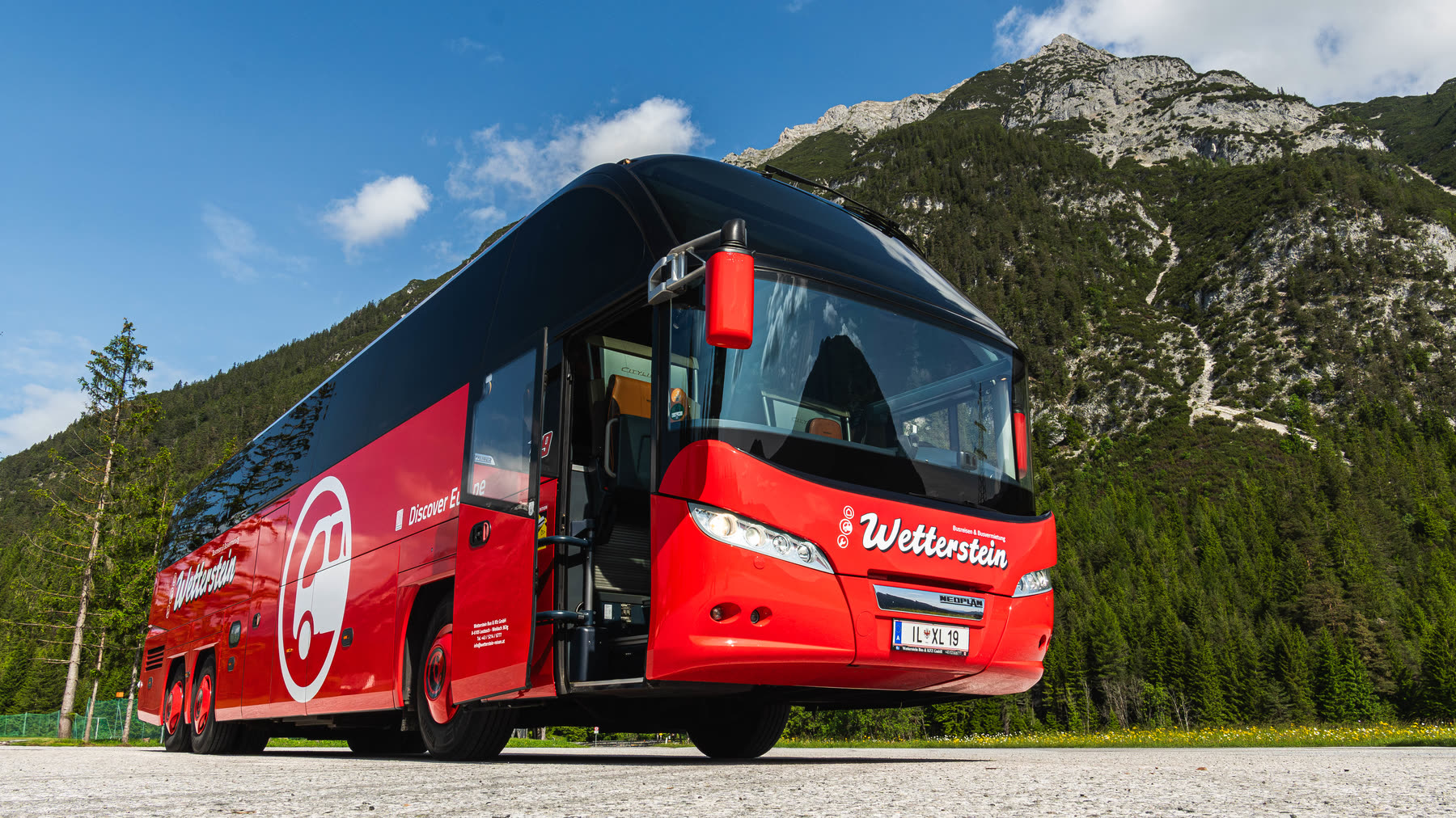 Roter Reisebus Neoplan Cityliner IL-XL 19 von Wetterstein-Reisen