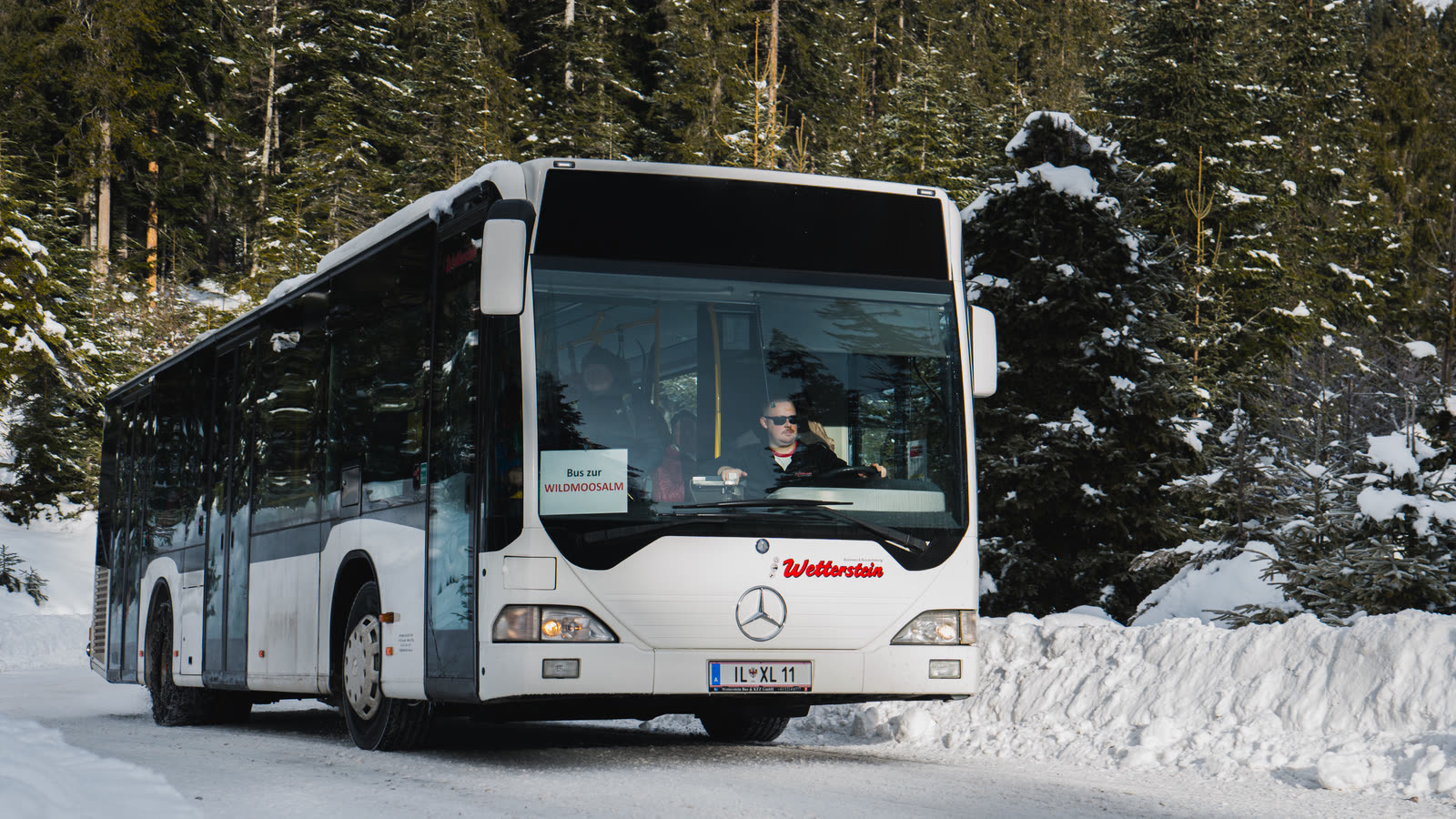 Niederflur-Linienbus IL-XL 11 der Wildmoos-Linie im Schnee